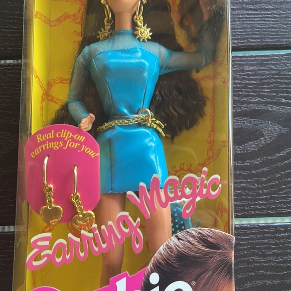 NRFB Earring Magic Brunette Barbie ✨ - Picture 3 of 13